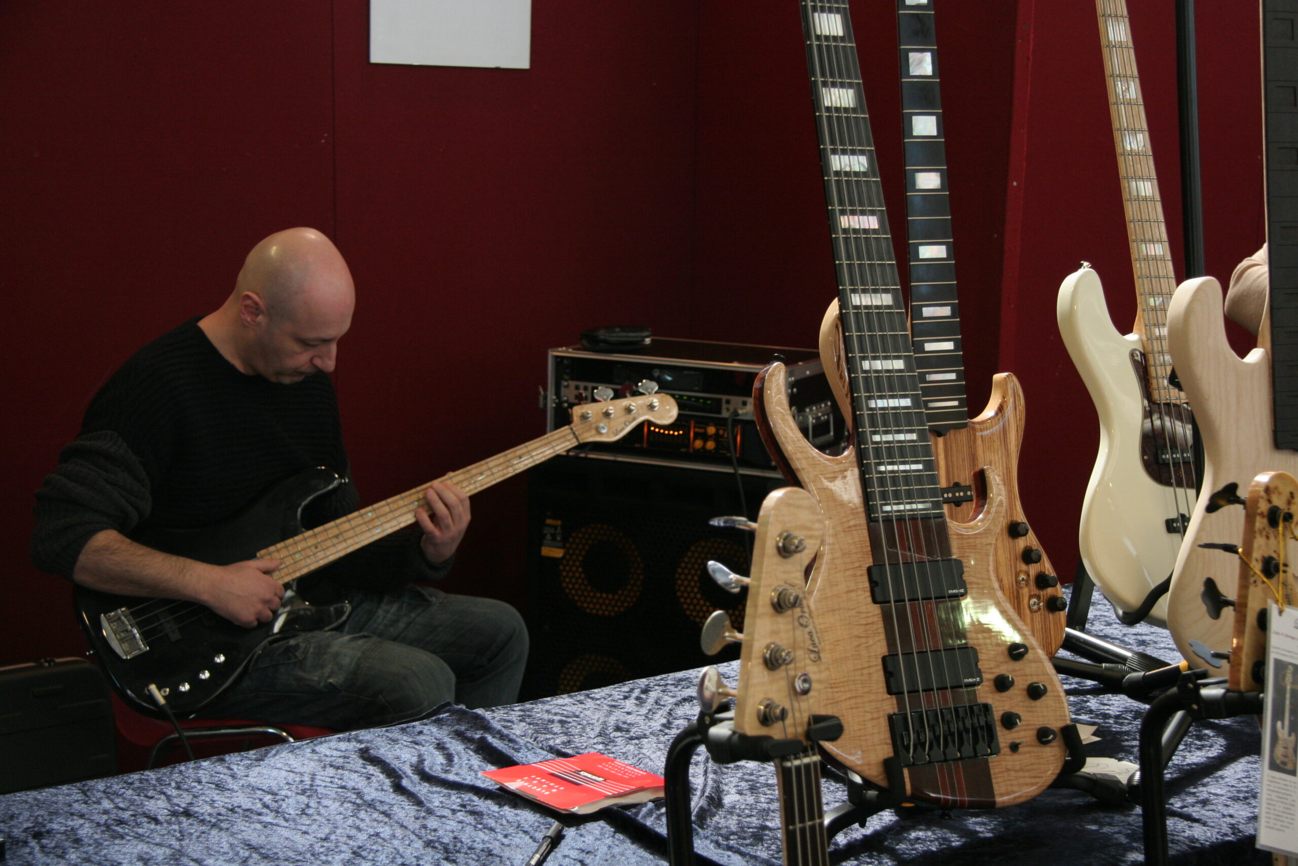 HAND-MADE-Electric-instruments_Precision-Tony-Corizia-signature-2
